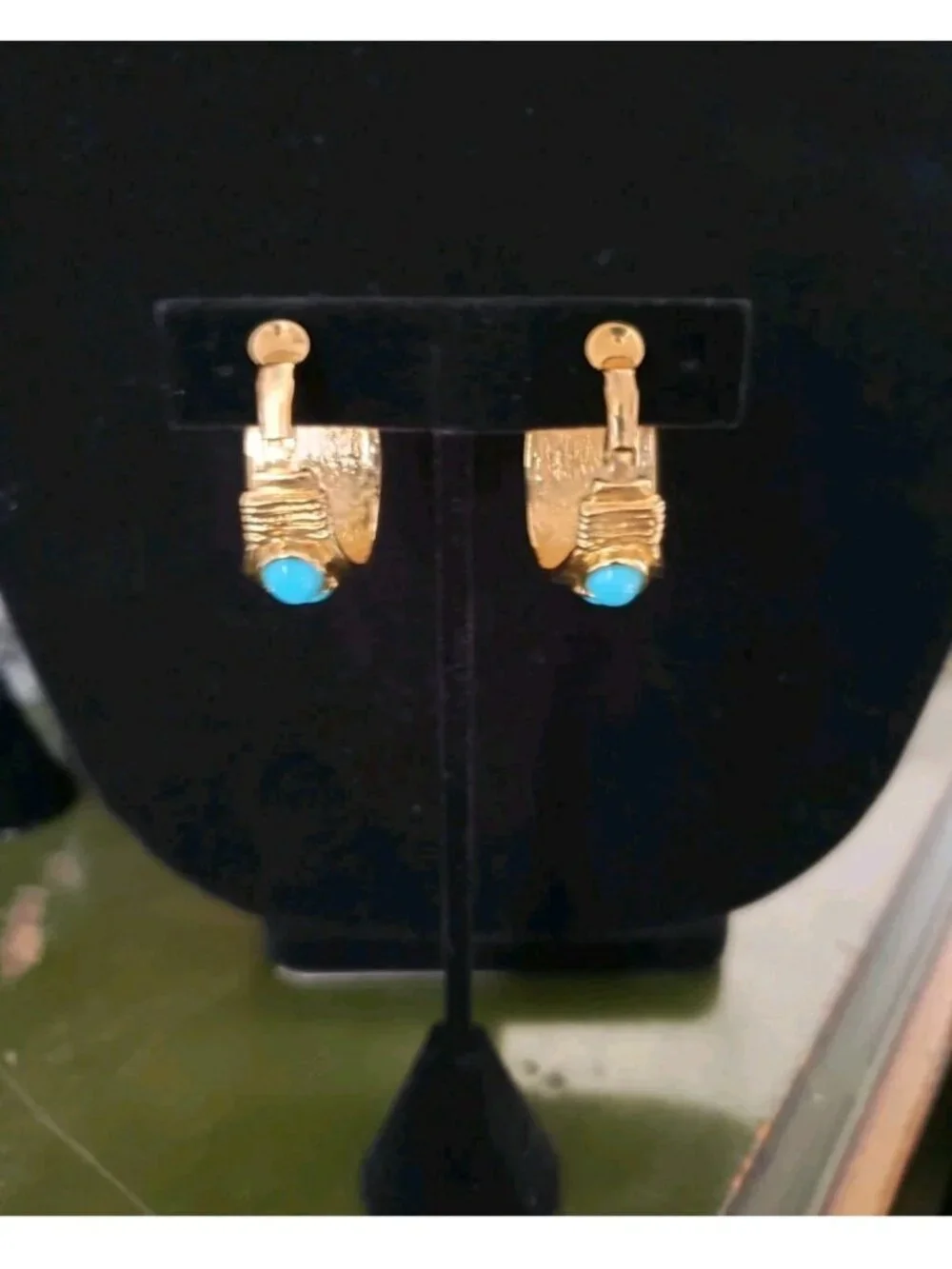 BEAUTIFUL KJL Kenneth J Lane 265$ GOLD TONE  HOOP TURQUOISE CLIP ON EARRINGS